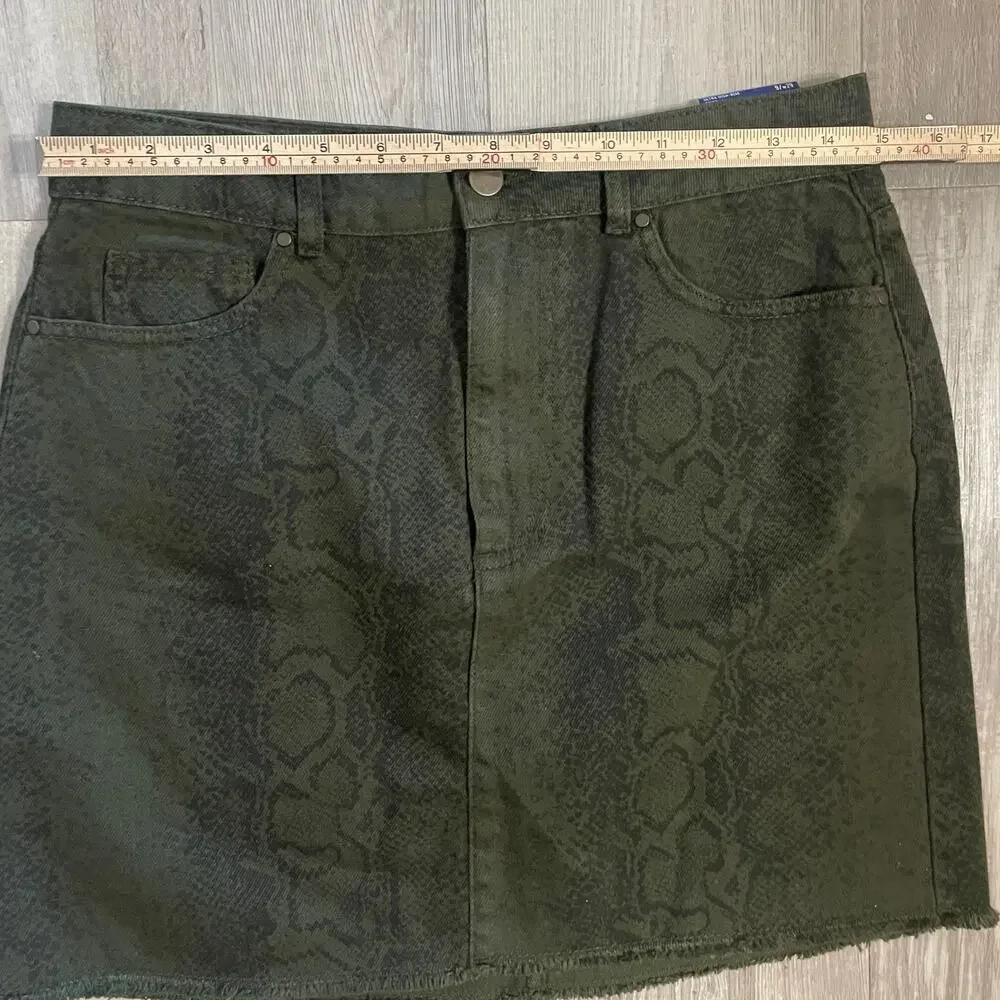NWT Hollister Mini Skirt Size 9 29 Denim Cut Off Jean Snake Ultra High Rise - Picture 4 of 14